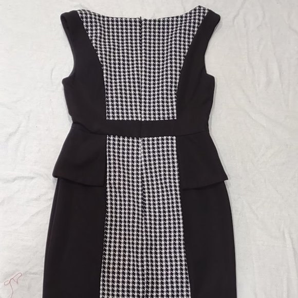 NEW YORK AND CO BLACK AND WHITE HOUNDSTOOTH WAIST BAND PAPLUM SLEEVELESS SIZE 2 - Picture 8 of 13
